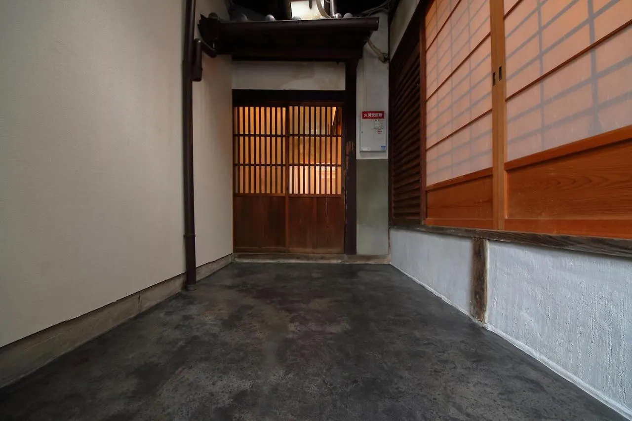 Kyo Maimai Near World Heritage Toji Temple Kioto